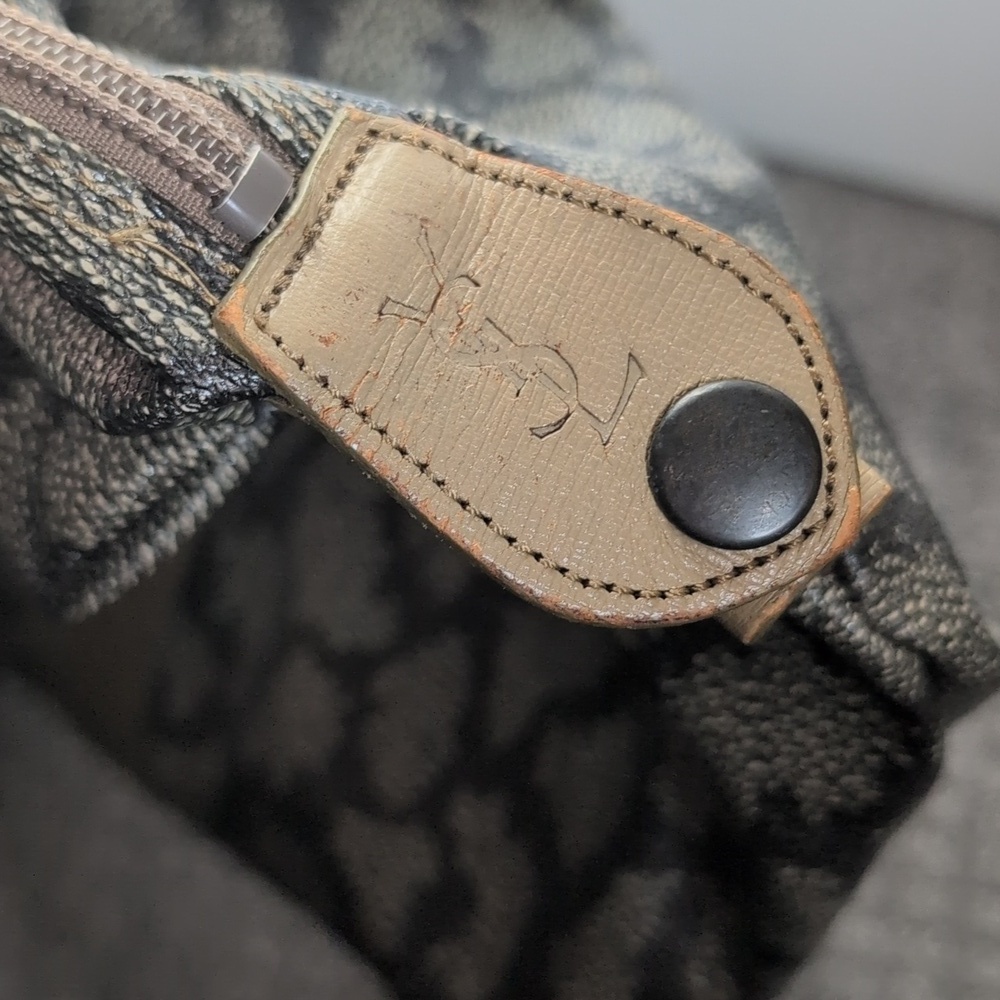 Vintage Yves Saint Laurent Giraffe-Print Boston Bag and Make-up Pouch - Picture 6 of 11